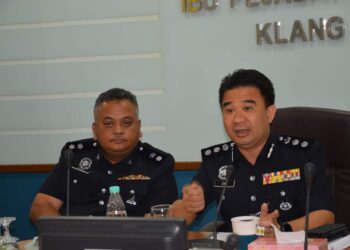 CHA Hoong Fong (kanan).