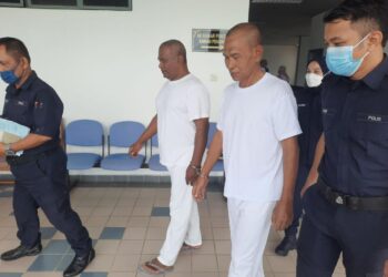 MAHKAMAH Tinggi, Ayer Keroh, Melaka menjatuhkan hukuman lima tahun penjara kepada kedua tertuduh yang mengaku bersalah menyembunyikan lima PATI warga Indonesia untuk dihantar pulang ke negara asal. - UTUSAN/MUHAMMAD SHAHIZAM TAZALI