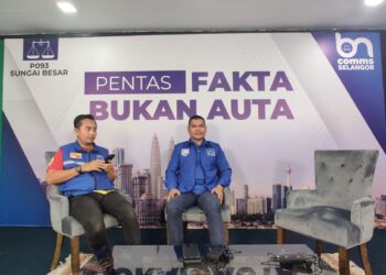 MOHD. Jamal dan Mohd. Imran ketika sidang akhbar itu di Pusat Media BN Parlimen Sungai Besar di Sekinchan, Selangor, malam tadi. -UTUSAN/ ISKANDAR SHAH MOHAMED