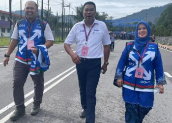 MOHD. ZAIDI MOHD. SAID (tengah) membuat cubaan kali kedua untuk merebut kerusi Parlimen Permatang Pauh.