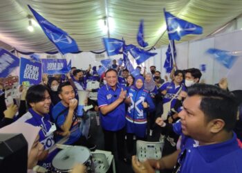 REEZAL MERICAN NAINA MERICAN pada Majlis Pelancaran Jentera BN Kepala Batas & Aku Janji 'Demi Kepala Batas' di Wisma UMNO Kepala Batas, Pulau Pinang hari ini.