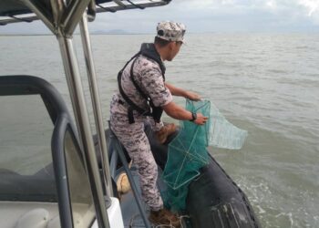MARITIM Malaysia Pulau Pinang merampas 30 set bubu naga di dua lokasi pada kedudukan kira-kira 0.8 batu nautika barat daya pantai Teluk Malas, Penaga, Pulau Pinang petang semalam.