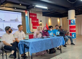 NURUL IZZAH ANWAR dalam sidang akhbar di Yayasan Aman, Penanti, Pulau Pinang hari ini.