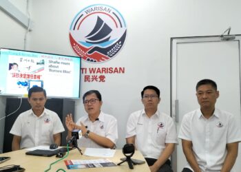 JEFF OOI CHUAN AUN (dua dari kiri) dalam sidang akhbar di Pejabat Parti Warisan Pulau Pinang di Bayan Baru, bersama tiga lagi calon Warisan yakin dapat memberi saingan kepada calon lain pada PRU15.