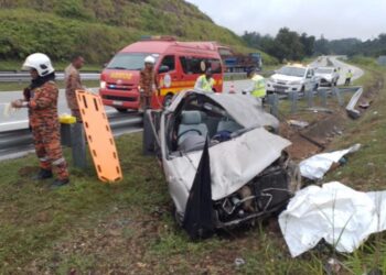 KEADAAN Perodua Kancil yang terlibat kemalangan maut mengorbankan tiga mangsa di Kilometer 168.5 Lebuh raya Pantai Timur di Maran, Pahang.