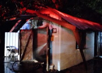 KEADAAN sebuah rumah yang hampir musnah dalam kebakaran di Paya Keladi Hujung, Kepala Batas, Pulau Pinang  tengah malam tadi yang menyebabkan seorang warga emas maut.