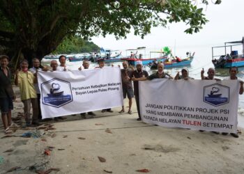PERSATUAN Kebajikan Nelayan Bayan Lepas Pulau Pinang menggesa NGO dan ahli-ahli politik berhenti mempolitikkan projek  tambak laut selatan negeri itu (PSI).