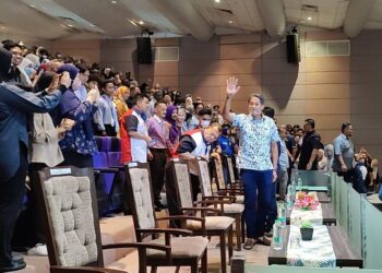 KHAIRY Jamaluddin Abu Bakar ketika hadir pada program Selangkah ke Menara Gading di UiTM Puncak Alam, Kuala Selangor, Selangor.-UTUSAN/ ISKANDAR SHAH MOHAMED