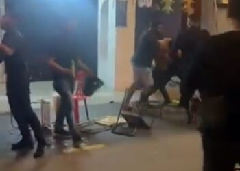 TANGKAP layar video pergaduhan di premis hiburan di Love Lane, George Town, Pulau Pinang yang tular di media sosial baru-baru ini.