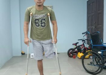 TENGKU Muhamad Khazi Hakimi kehilangan kaki kirinya apabila terlibat kemalangan motosikal selepas terjatuh ke dalam lubang semasa menunggang motosikal di Kilometer 53, Jalan Kota Bharu - Kuala Krai dekat Machang kira-kira dua tahun lalu.