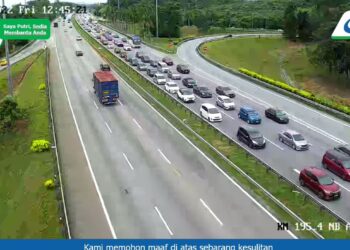 KESESAKAN trafik lebih 14 kilometer di Kilometer 189.6 PLUS (arah selatan) berhampiran Jasin, Melaka.