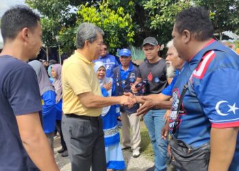 MOHAMAD Hasan hadir pada Program Santai Pagi bersama Tok Mat di Pusat Daerah Mengundi (PDM) Gadong, Kota, Rembau hari ini.-UTUSAN/NOR AINNA HAMZAH.