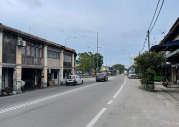 PENDUDUK Permatang Pauh, Pulau Pinang berharap PRU15 bakal merubah wajah daerah itu daripada pekan mati atau pekan 'koboi' menjadi pusat dengan pelbagai infrastruktur dan fasiliti baharu.