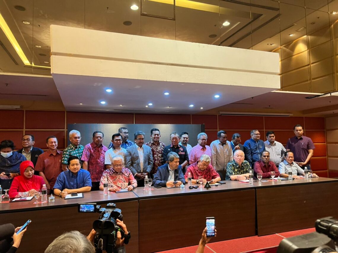 Ahli Parlimen BN Tandatangani SD Menamakan Sesiapa Jadi PM Adalah Tidak ahli-parlimen-bn-tandatangani-sd-menamakan-sesiapa-jadi-pm-adalah-tidak