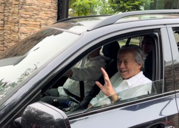 ANIFAH Aman keluar dari pejabat Anwar di Bukit Gasing, PJ