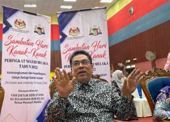 SULAIMAN Md. Ali ketika sidang akhbar Sambutan Hari Kanak-kanak Peringkat Negeri di Banda Hilir, Melaka. - UTUSAN/MUHAMMAD SHAHIZAM TAZALI