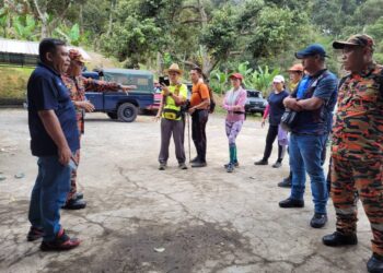 PIHAK berkuasa melakukan operasi SAR bagi mengesan seorang lelaki yang dilaporkan hilang ketika mendaki Bukit Durian, Batu 10, Pagoh, Muar.