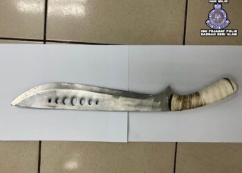 ANTARA barangan rampasan daripada tiga lelaki yang ditahan selepas melakukan rompakan di Masai dan Ulu Tiram, Johor.