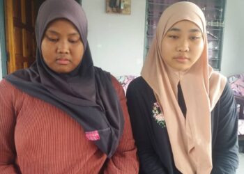 NURAZLIYANA Zulkiffle (kanan) dan Nurazriyanie menceritakan kejadian itu di rumah mereka di Kampung Bukit Kuching, Jeram, Kuala Selangor, Selangor.-UTUSAN/ ISKANDAR SHAH MOHAMED