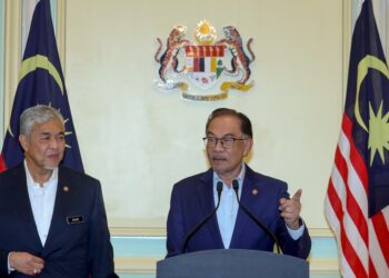 ANWAR Ibrahim ketika sidang akhbar selepas Mesyuarat Kabinet di Pejabat Perdana Menteri, Putrajaya. - UTUSAN/FAISOL MUSTAFA