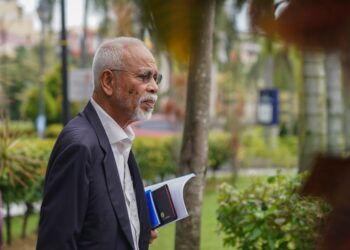 SHAHRIR Ab. Samad hadir di Mahkamah Tinggi Kuala Lumpur bagi perbicaraan kes gagal mengisytiharkan wang RM1 juta yang diterima daripada Najib Tun Razak. -UTUSAN/SHIDDIEQIIN ZON