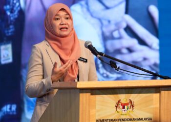 FADHLINA Sidek pada sidang akhbar khas Kementerian Pendidikan Malaysia (KPM) di Putrajaya di sini, hari ini.-UTUSAN/FAISOL MUSTAFA