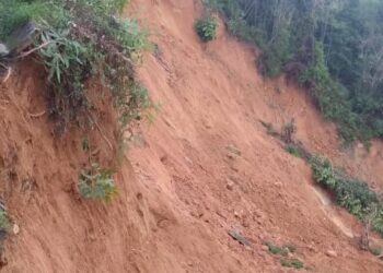 ORANG ramai perlu diingatkan tentang perlunya mengetahui ciri ciri awal berlakunya tanah runtuh -GAMBAR HIASAN