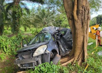 KEADAAN kemalangan yang menyebabkan seorang lelaki maut manakala isterinya cedera dalam kejadian di Kilometer 3, Jalan Bahau-Rompin, Jempol, petang tadi.