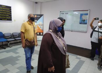 SITI Aminah Nahar didakwa di Mahkamah Sesyen Johor Bahru hari ini atas dakwaan memalsu dan menggunakan dokumen melibatkan wang bernilai RM12,273.20, tiga tahun lalu.