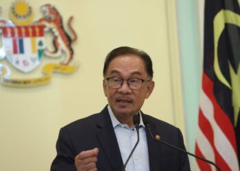 ANWAR Ibrahim ketika sidang akhbar selepas mesyuarat Kabinet di Pejabat Perdana Menteri di Putrajaya. -UTUSAN/FAISOL MUSTAFA