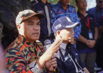 HAFISHAM Mohd Noor pada sidang akhbar perkembangan operasi pencarian mangsa yang masih tertimbus dalam kejadian tanah runtuh Father’s Organic Farm, Batang Kali. - UTUSAN/SHIDDIEQIIN ZON