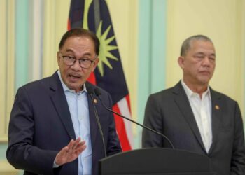 ANWAR Ibrahim ketika sidang akhbar selepas mesyuarat Kabinet di Pejabat Perdana Menteri di Putrajaya. -UTUSAN/FAISOL MUSTAFA
