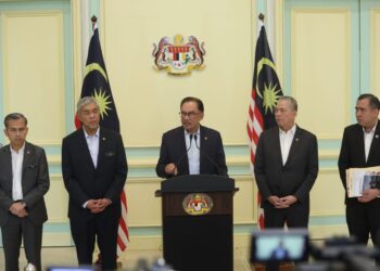 ANWAR Ibrahim ketika sidang akhbar selepas mesyuarat Kabinet di Pejabat Perdana Menteri di Putrajaya. -UTUSAN/FAISOL MUSTAFA