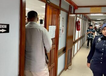 NORFAZLIYANI Zolkapeli semasa hadir sebagai saksi perbicaraan kes Ebit Lew di Mahkamah Majistret Tenom hari ini.