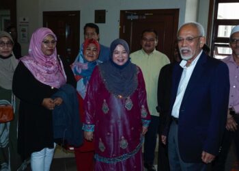 SHAHRIR Ab. Samad hadir di Mahkamah Tinggi Kuala Lumpur bagi perbicaraan kes pengubahan wang haram. - UTUSAN/AMIR KHALID