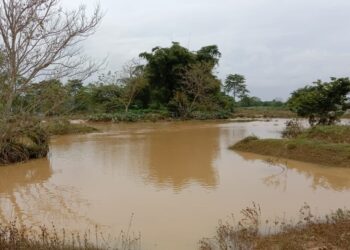 Lokasi remaja ditemukakan lemas selepas mandi-manda bersama rakan-rakanya di Kampung Paloh, Tendong, Pasir Mas, Kelantan hari ini-UTUSAN/IHSAN BOMBA