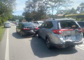 KEMALANGAN tiga buah kenderaan di Kilometer 27, Jalan Seremban–Tampin, dekat Rembau semalam yang turut membabitkan ADUN Kota, Datuk Seri Dr. Awaludin Said.