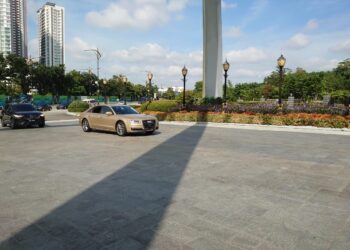 ANWAR Ibrahim tiba di pekarangan Istana Bukit Serene pada pukul 10.30 pagi untuk menghadap Sultan Ibrahim sempena program lawatan kerja pertamanya ke Johor.