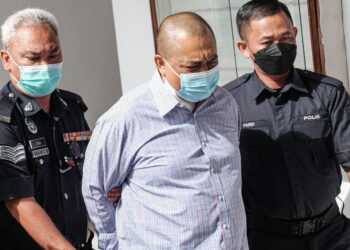 SHAMSUBAHRIN Ismail mengaku tidak bersalah di Mahkamah Sesyen, Ayer Keroh, Melaka atas pertuduhan penipuan pembelian kereta mewah dan menggunakan gelaran palsu. - UTUSAN/SYAFEEQ AHMAD