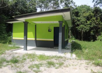 RUMAH sumbangan Muip kepada Jamaliah Kassim dan adiknya, Saadiah sudah siap dibina empat bulan lalu namun tidak boleh diduduki kerana tiada bekalan air di Kampung Mambang Berulang, Mentakab di Temerloh, Pahang. – UTUSAN/SALEHUDIN MAT RASAD
