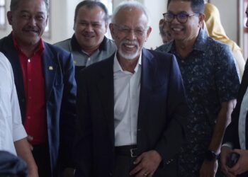 SHAHRIR Ab. Samad hadir di Mahkamah Tinggi Kuala Lumpur bagi perbicaraan kes gagal mengisytiharkan wang RM1 juta yang diterima daripada Najib Tun Razak. -  UTUSAN/FAUZI BAHARUDIN