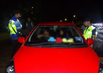 ANTARA pasangan yang ditangkap berkhalwat dalam kereta ketika Op Perahu Darat dilakukan JAIM di sekitar Melaka.