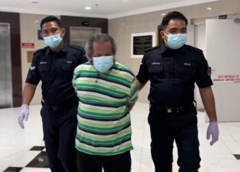 TALIB Ali (tengah) dibawa keluar dari Mahkamah Sesyen Kuala Terengganu, hari ini. - UTUSAN/PUQTRA HAIRRY ROSLI