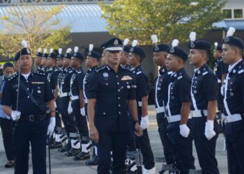 MOHD. Shuhaily Mohd. Zain pada majlis Perhimpunan Bulanan Kontinjen Polis Pulau Pinang di Padang Kawad, Pasukan Polis Marin Wilayah 1, Batu Uban, Pulau Pinang. - UTUSAN/IQBAL HAMDAN