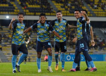 KEMELUT Penang FC perlu diselesaikan segera
memandangkan kelab itu memiliki potensi melahirkan
pemain di peringkat kebangsaan.-UTUSAN/ZULFACHRI
ZULKIFLI