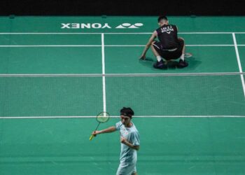 Perseorangan lelaki negara, Lee Zii Jia ketika menentang pemain Jepun, Kodai Naraoka pada Kejohanan Badminton Terbuka Malaysia 2023, di Stadium Axiata Arena, di sini hari ini. Foto: SHIDDIEQIIN ZON