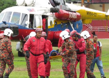UNIT Udara JBPM semasa melaksanakan operasi Medevac di Gua Musang, Kelantan.UTUSAN/AIMUNI TUAN LAH