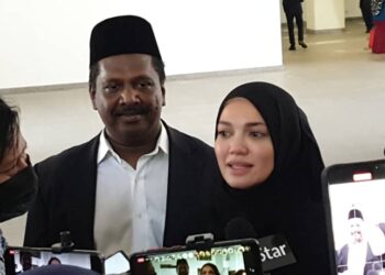 PUTERI Sarah ketika ditemui di Kompleks Mahkamah Syariah Kuala Lumpur. - UTUSAN/SUWARNI MOKHTAR