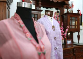 Kebaya nyonya masih ada peminatnya, cuma amalan pemakaian tidak lagi seperti dahulu.