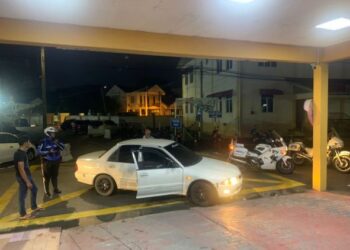 ANGGOTA polis trafik mengiringi sebuah kereta yang dinaiki wanita sarat mengandung untuk ke hospital, Kota Bharu, Kelantan – IHSAN POLIS